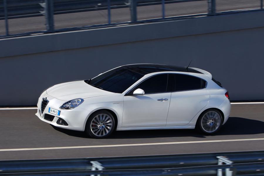  Alfa Romeo Giulietta 2010 года  (фото 31 из 61)